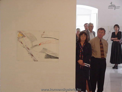 A kiállítás közönsége: középen Szabó István hegyeshalmi vámparancsnok és felesége