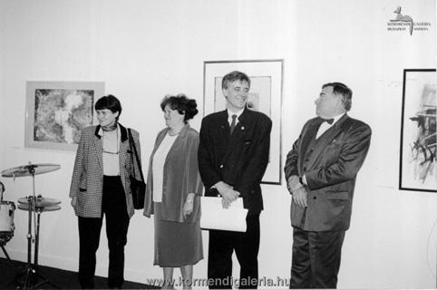 Tőkeiné Egry Margit művészettörténész, Körmendi Anna, Szili Géza elnök, és Csák Máte a kiállítás megnyitóján