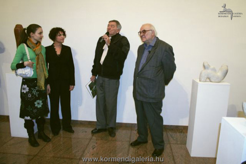 Csák Máté, Deim Pál festőművész, Mészáros Zsófi a művész leánya, valamint unokája a kiállítás megnyitóján