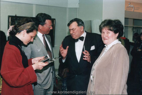 Claudio Caratsch nagykövet és leánya, a galéria
tulajdonosaival