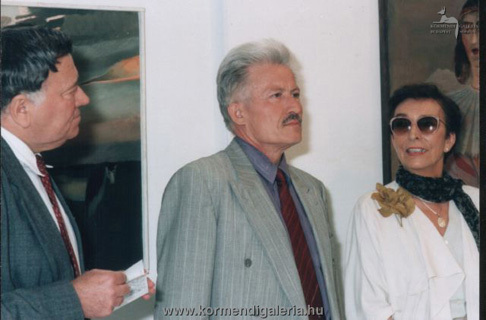 Csak Máté, Eördögh Miklós tolmács és Maria Antó a kiállítás megnyitóján